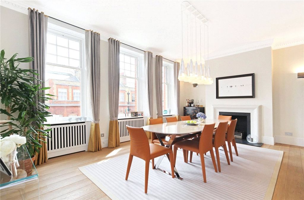 Property photo 3 of 10 Dining Room