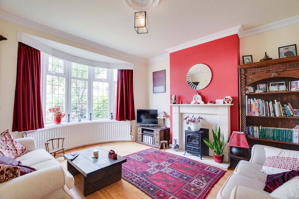 Property photo 2 of 36