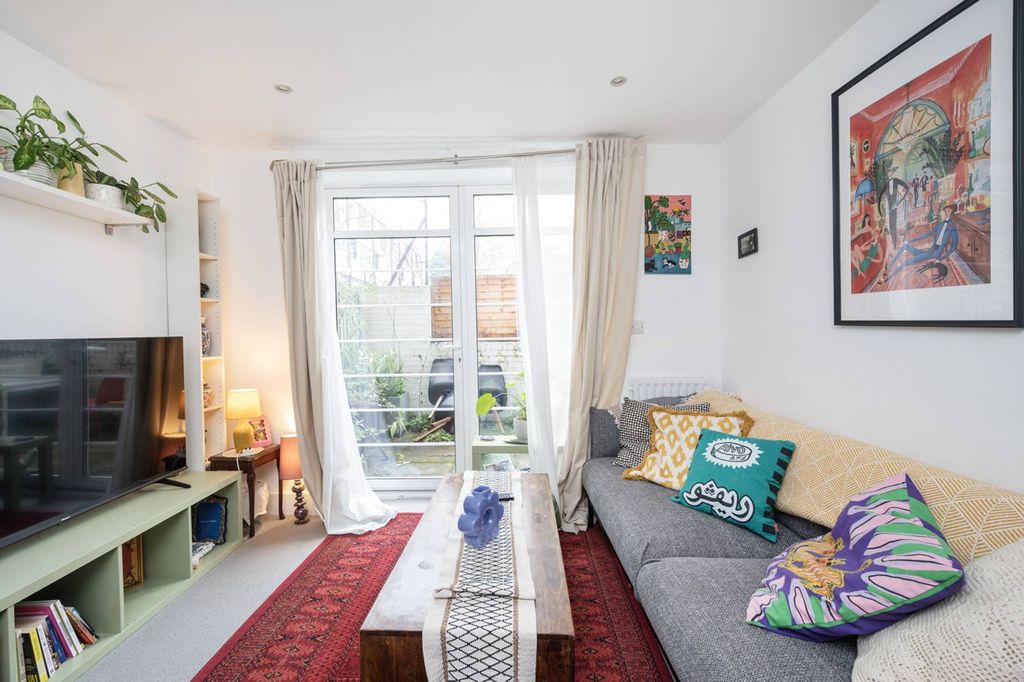 Property photo 2 of 11