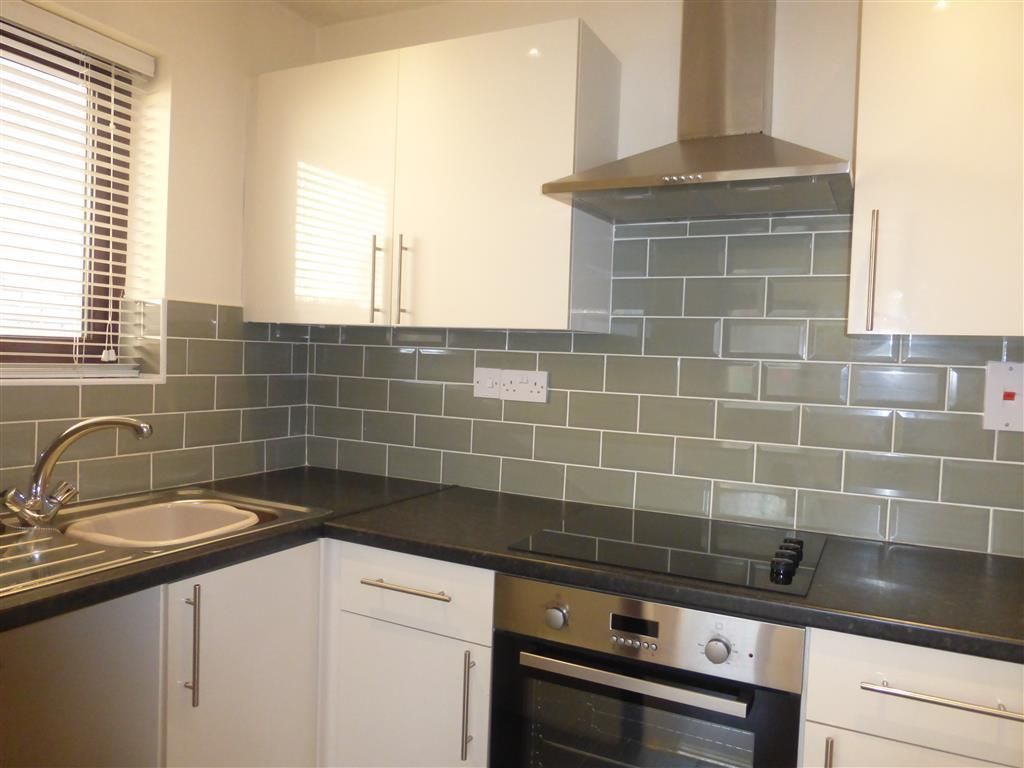 Property photo 3 of 8 Kitchen