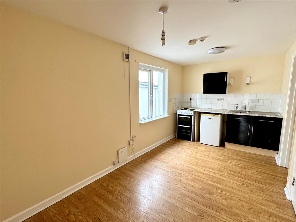 Property photo 3 of 5 Flat 1, 36 Henver Road Lounge And Kitchen