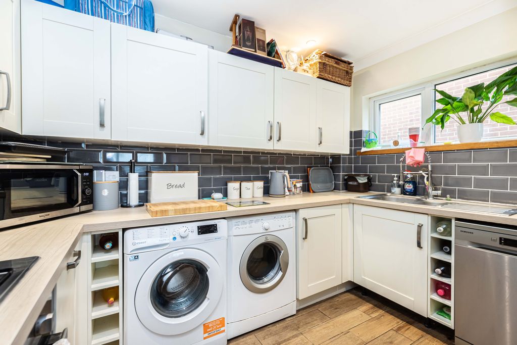 Property photo 3 of 26 Img_5492