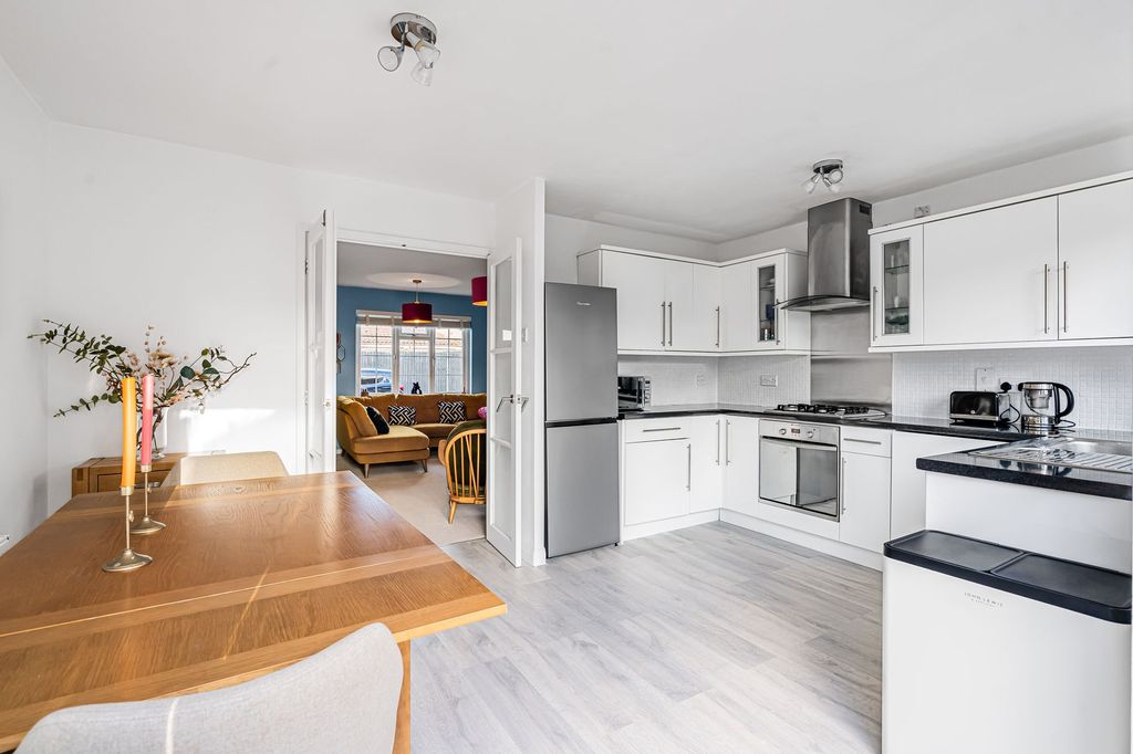 Property photo 2 of 26