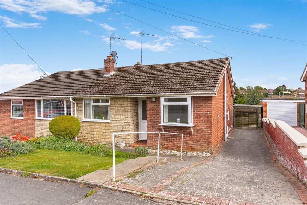 Property photo 1 of 13 33 Mewburn Road, Banbury-1.Jpg