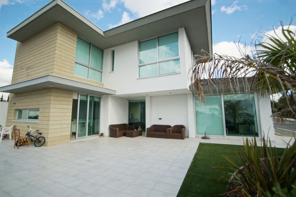 Property photo 3 of 14