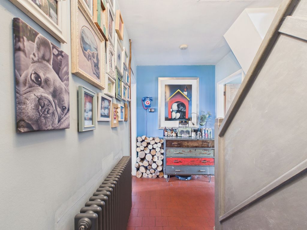 Property photo 3 of 19 Hall