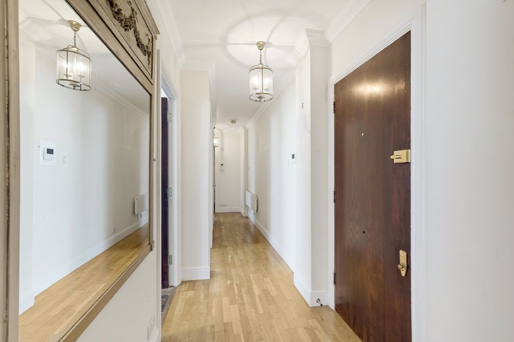 Property photo 3 of 8 Hallway
