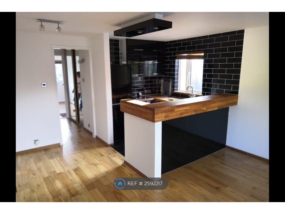 Property photo 2 of 6 Kitchen