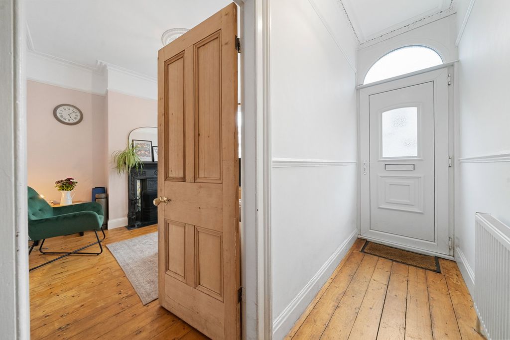 Property photo 3 of 32