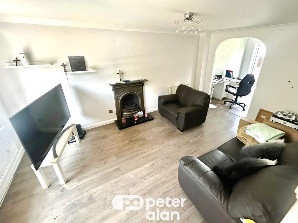 Property photo 3 of 12 Image