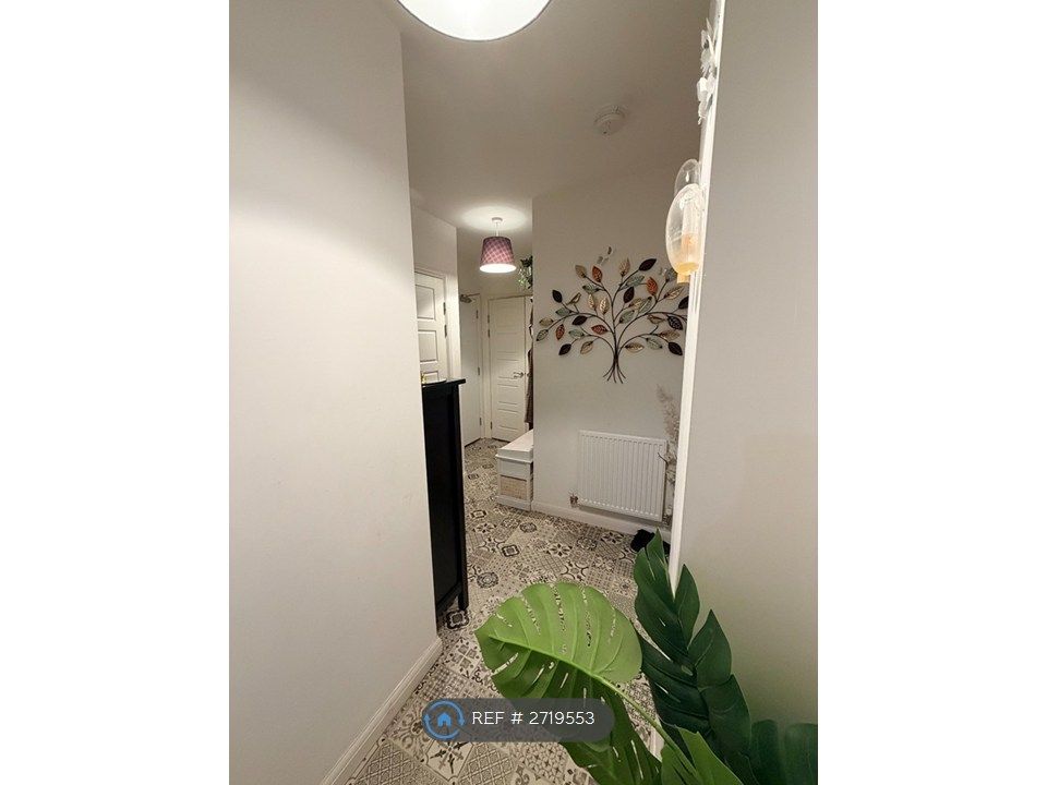 Property photo 2 of 17 Hallway