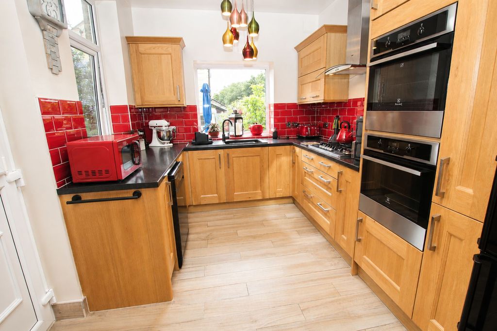 Property photo 3 of 36