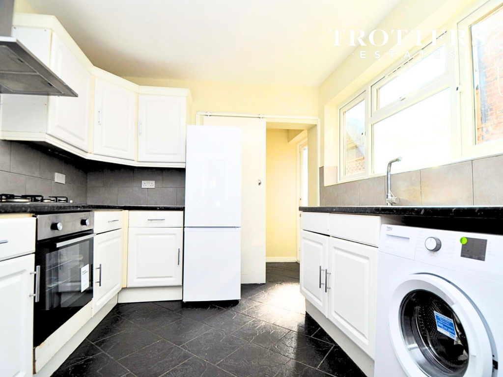 Property photo 3 of 8 Kitchen