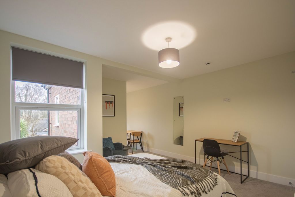 Property photo 2 of 10 First Floor Studio Rear 3-1