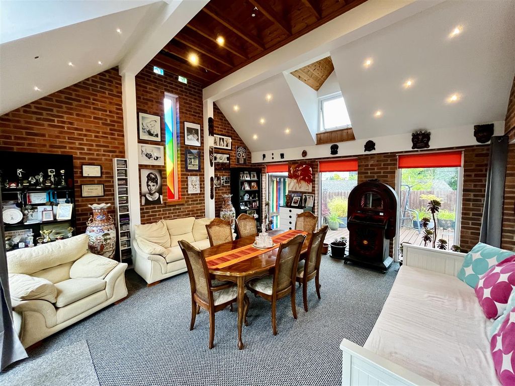 Property photo 2 of 18