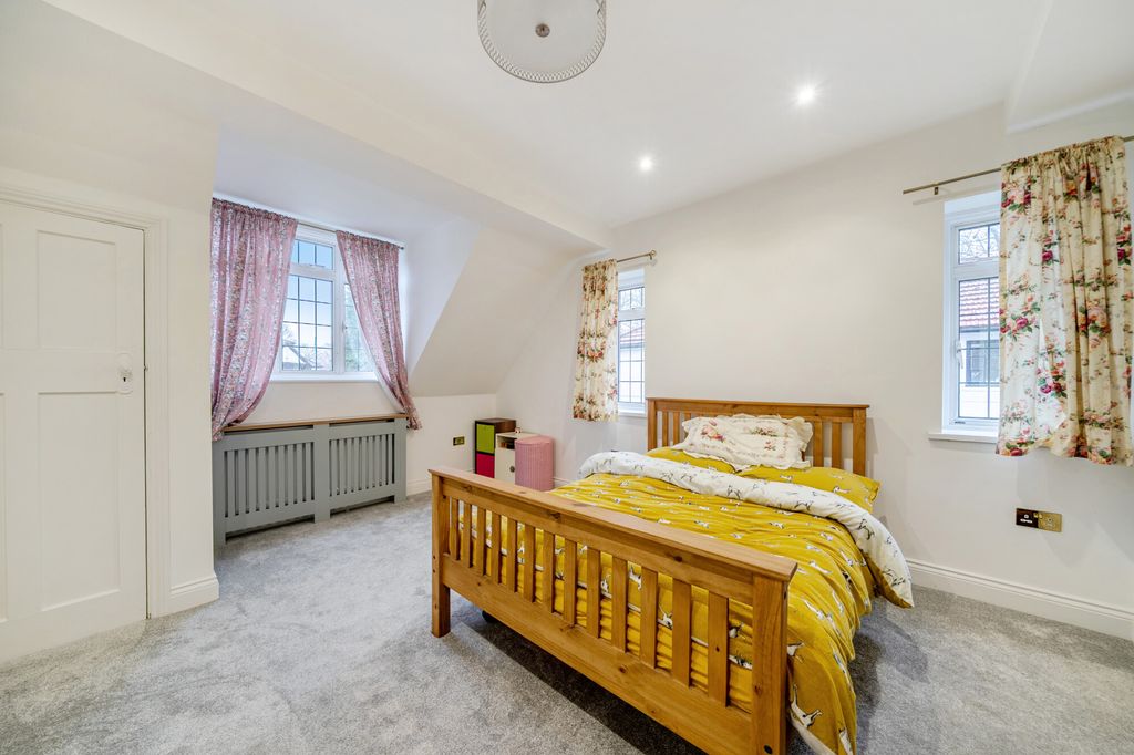 Additional image 15 of 4 bed detached house for saleWaverley Road, Farnborough GU14