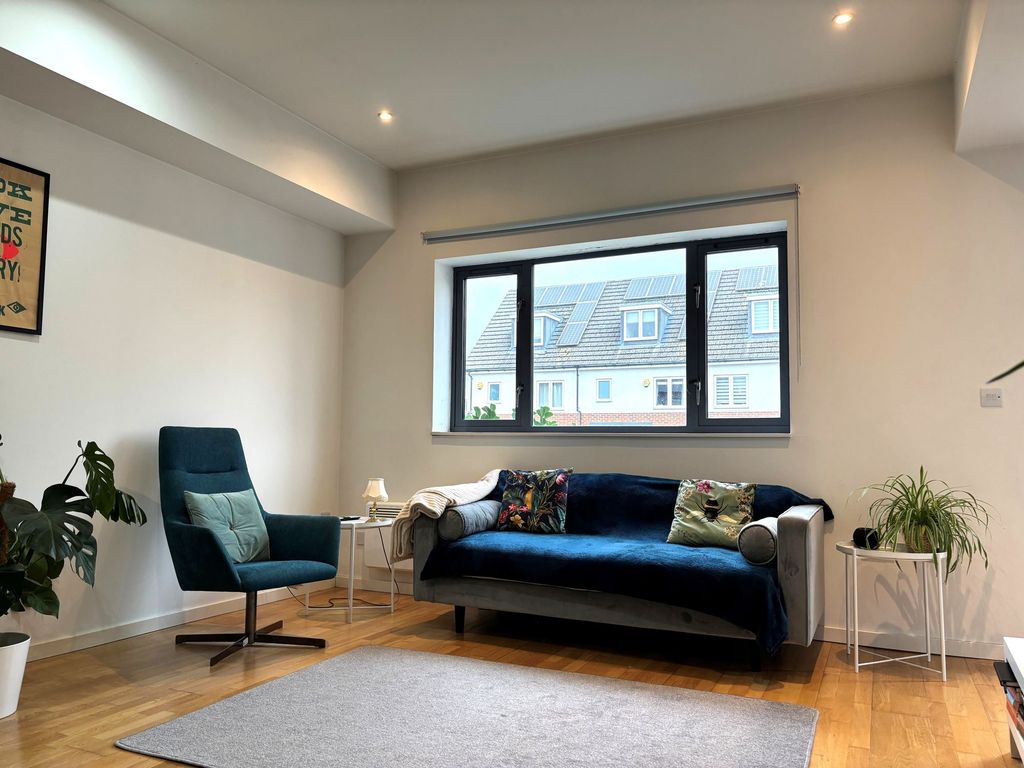 Property photo 2 of 5 Lounge