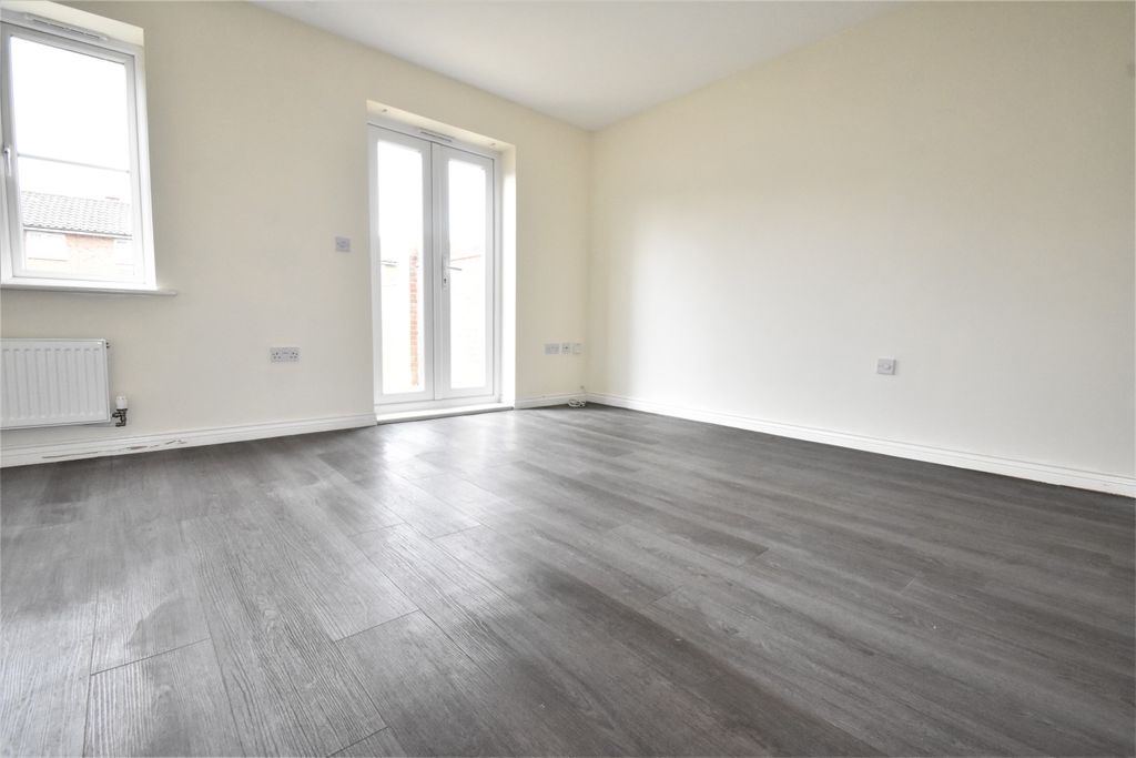 Property photo 3 of 11 Photo 03