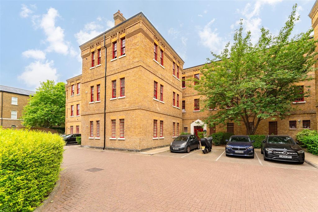 Property photo 1 of 11 17 Osterley Gardens.Jpg