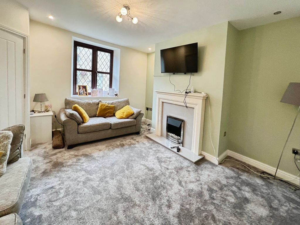 Property photo 2 of 16 Lounge