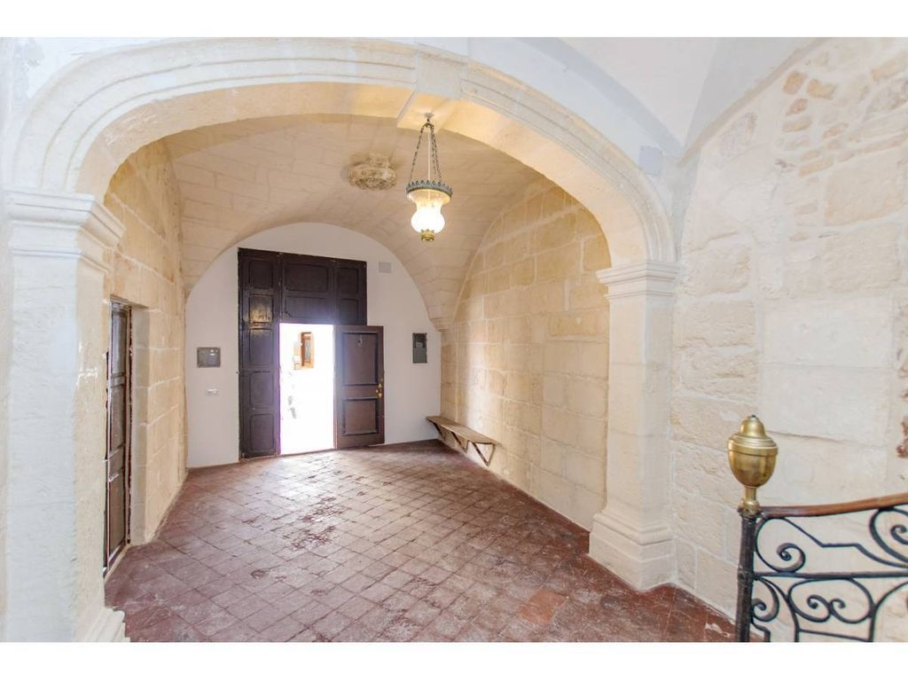 Property photo 2 of 30
