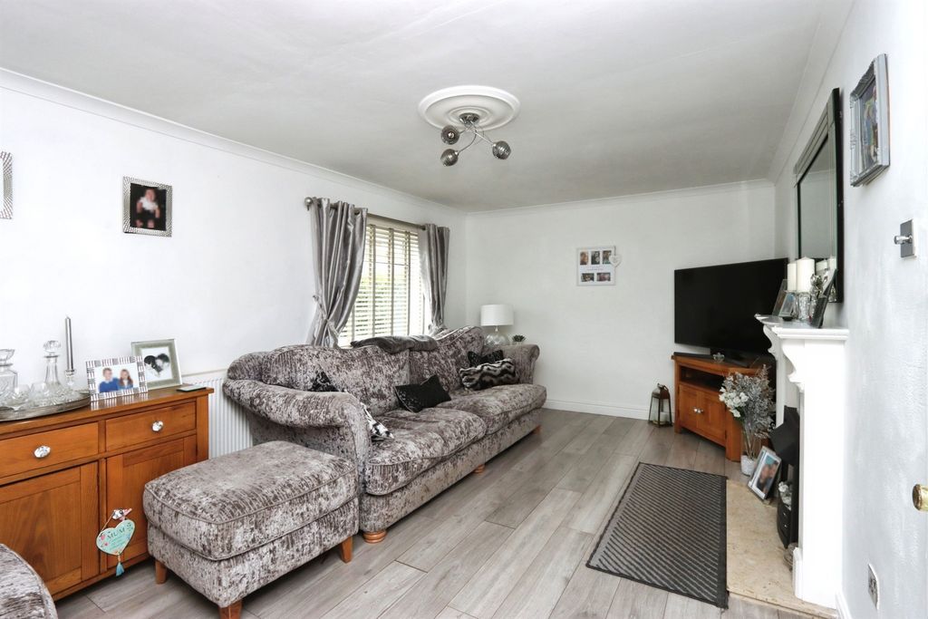 Property photo 2 of 16