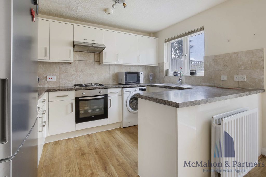 Property photo 2 of 20