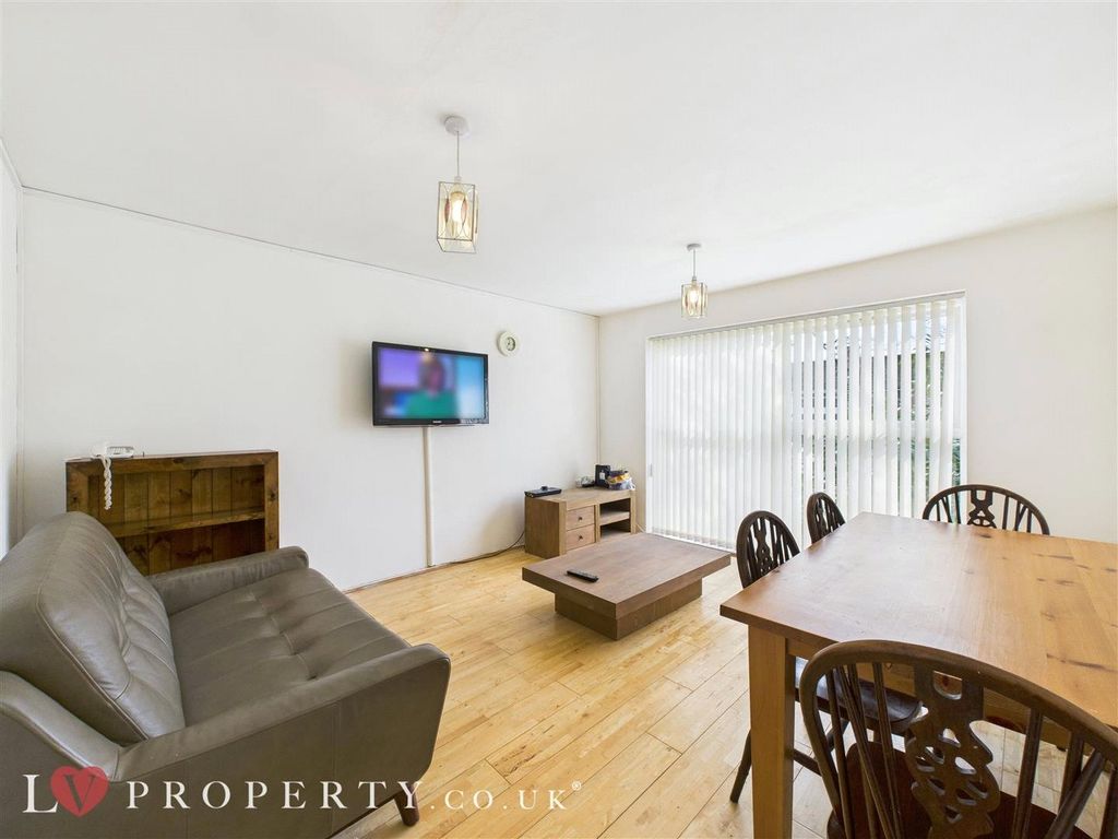 Property photo 1 of 9 Cam05016G0-Pr0041-St
