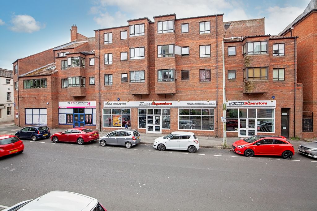 Property photo 1 of 33