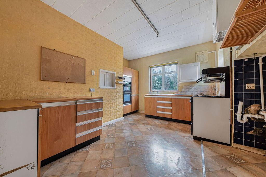Property photo 3 of 20 Kitchen