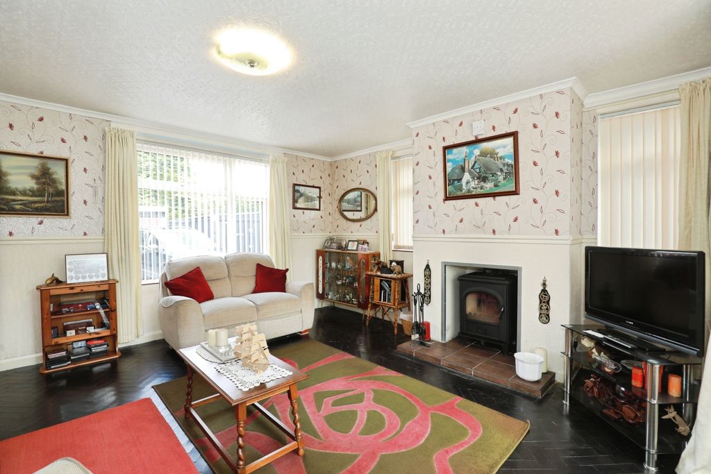 Property photo 3 of 20 Lounge