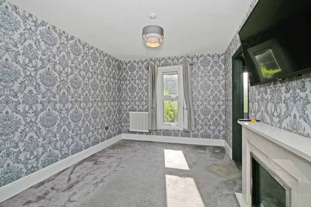Property photo 3 of 17 Photo