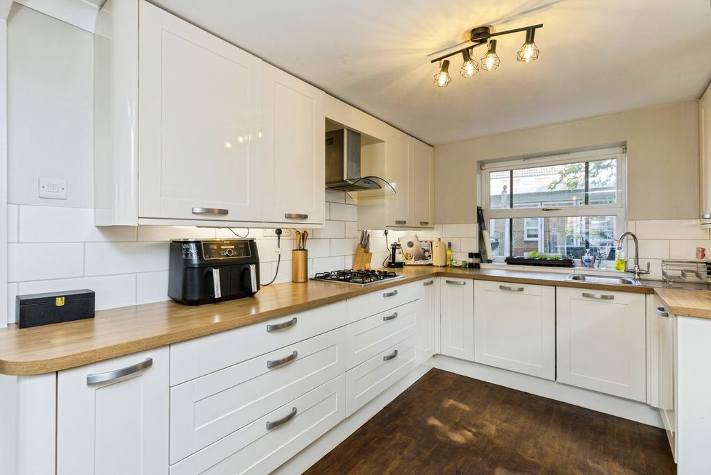 Property photo 2 of 20 Pbox-Img.Jpg