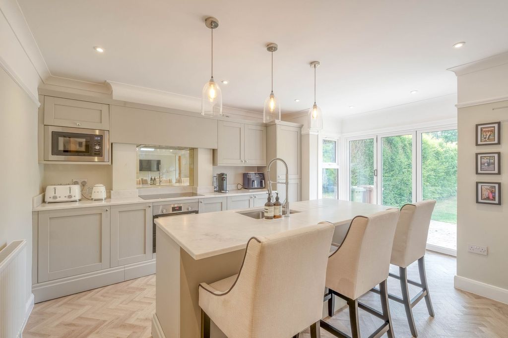 Property photo 2 of 24