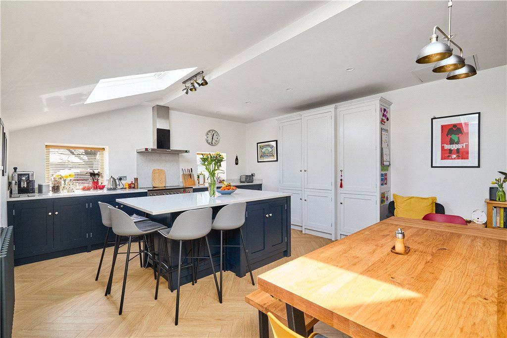 Property photo 3 of 27 Dining Kitchen