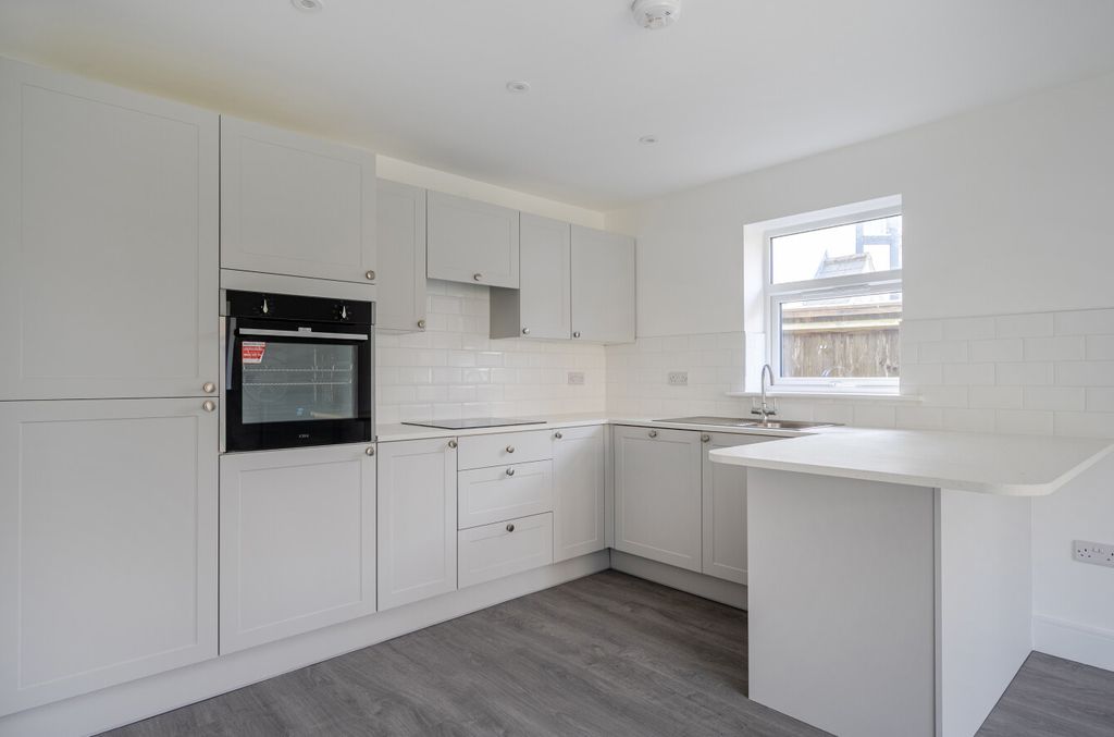 Property photo 3 of 14 1446951-10-69E0B4...