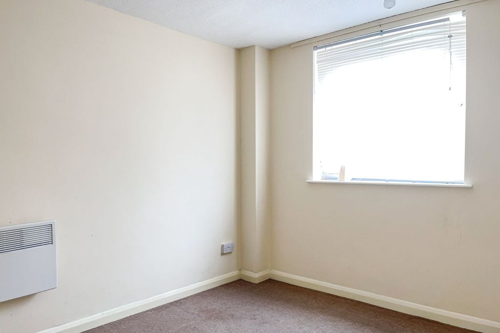 Property photo 3 of 11 14 Kingmere, South Terrace, Littlehampton, Bn17 5Ld