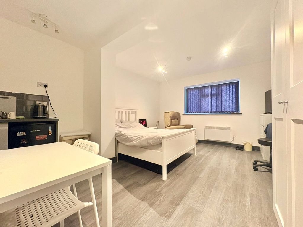 Property photo 1 of 5 Studio