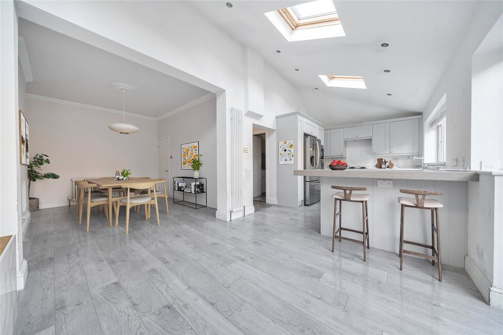 Property photo 3 of 21 Kitchen