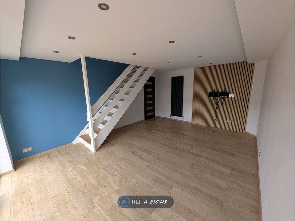 Property photo 1 of 18 Living Room