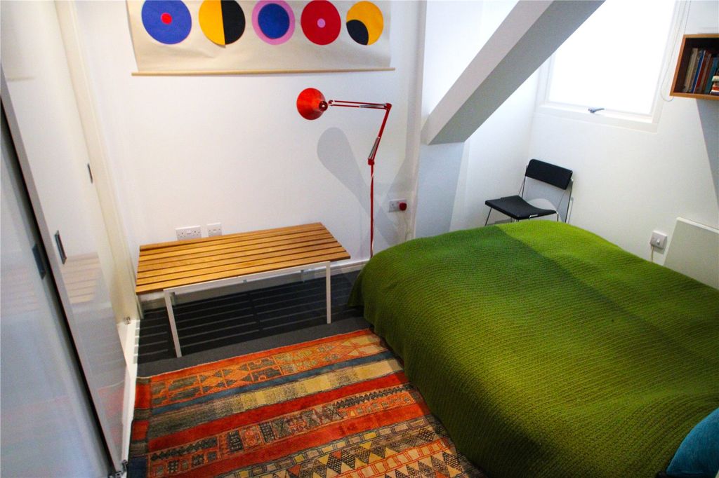 Property photo 2 of 8 Picture No. 11