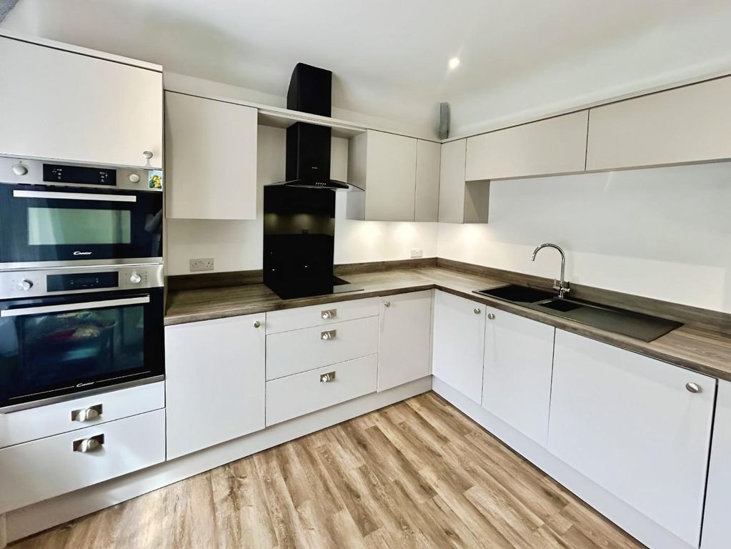 Property photo 2 of 8 E697F915-6.Jpg