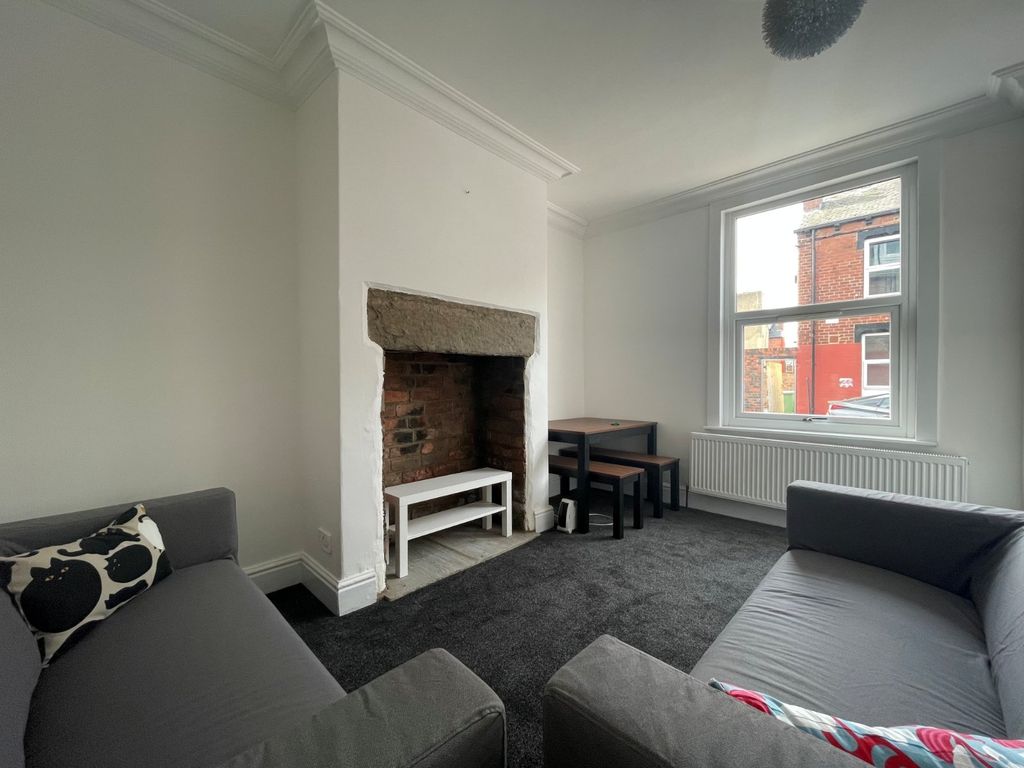 Property photo 3 of 7 Picture No. 06