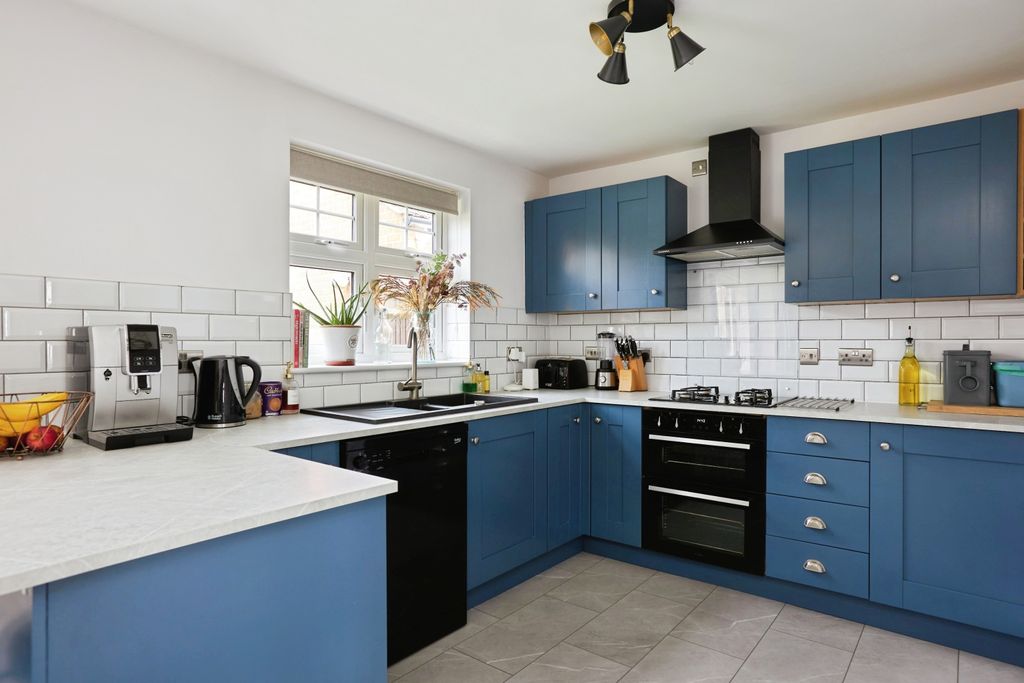 Property photo 2 of 21 Kitchen