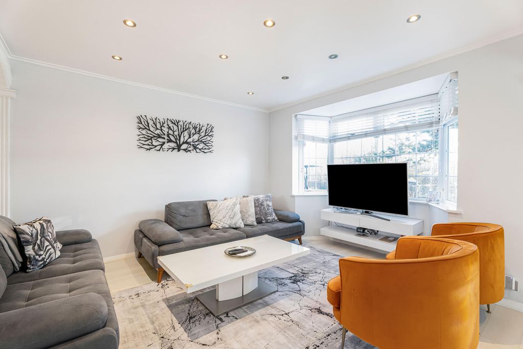 Property photo 2 of 30 Living Room