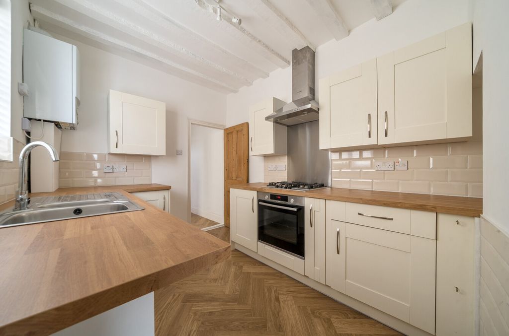 Property photo 2 of 17 1328835-6-6880Bf1...