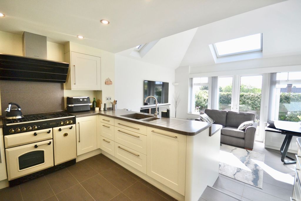 Property photo 2 of 37