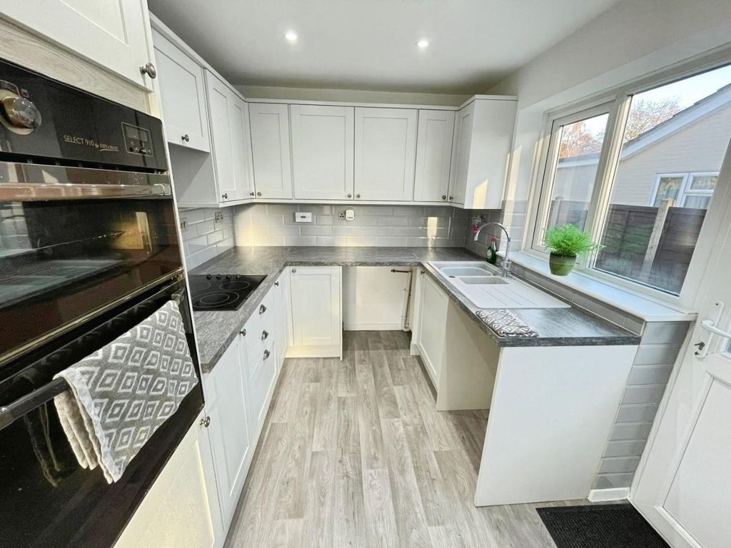 Property photo 2 of 11 36Ec533F-4d603196-Afce-45Cf-9c4F-Ef6Ec0Bc19dc.Jpeg