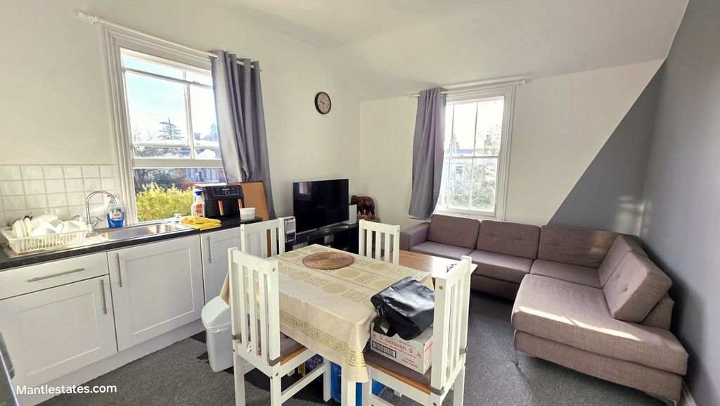 Property photo 3 of 12 Dining Area