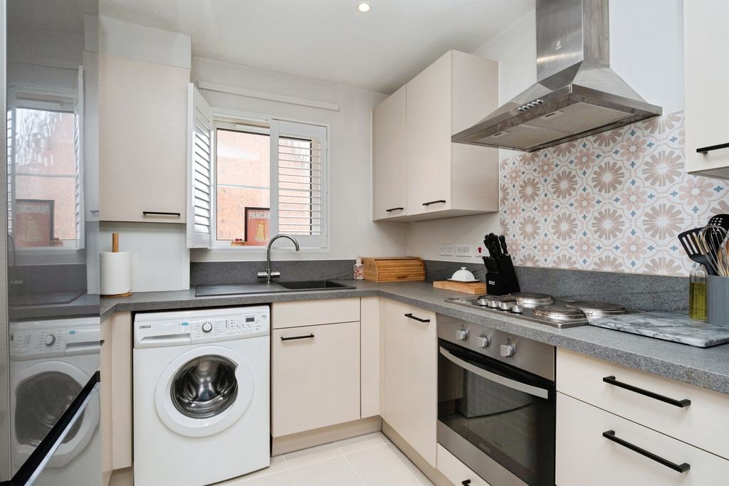 Property photo 3 of 19